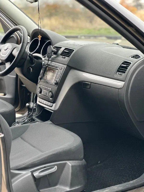 Skoda йети 2011 г. в. 1.8 турбо (автомат), полный привод. пробег 209.000 км датчики света, дождя, помощь при спуске. лэд оптика. на зимней резине шип. автомобиль без дтп, автотека зеленая. я второй владелец по машине много чего сделано, все расскажу покажу, владею давно цена 1.130.000₽ торг телефон: +79495801528, +79809130665 📞 звоните: +7(949)5801528 - фотография - 6