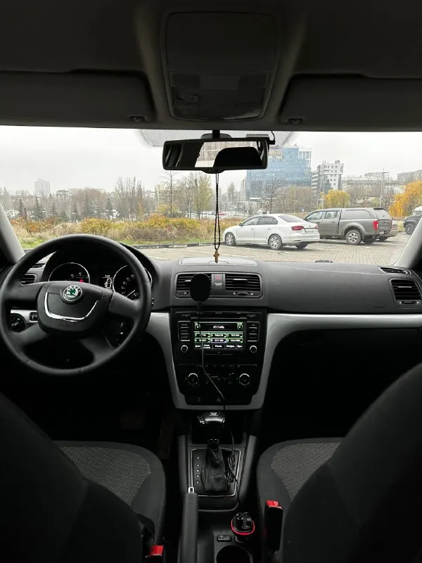 Skoda йети 2011 г. в. 1.8 турбо (автомат), полный привод. пробег 209.000 км датчики света, дождя, помощь при спуске. лэд оптика. на зимней резине шип. автомобиль без дтп, автотека зеленая. я второй владелец по машине много чего сделано, все расскажу покажу, владею давно цена 1.130.000₽ торг телефон: +79495801528, +79809130665 📞 звоните: +7(949)5801528 - фотография - 8