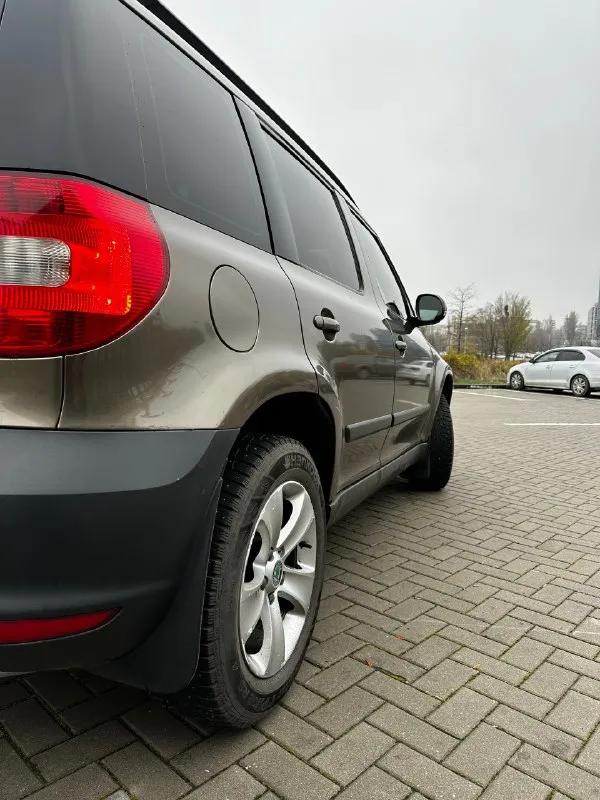 Skoda йети 2011 г. в. 1.8 турбо (автомат), полный привод. пробег 209.000 км датчики света, дождя, помощь при спуске. лэд оптика. на зимней резине шип. автомобиль без дтп, автотека зеленая. я второй владелец по машине много чего сделано, все расскажу покажу, владею давно цена 1.130.000₽ торг телефон: +79495801528, +79809130665 📞 звоните: +7(949)5801528 - фотография - 9
