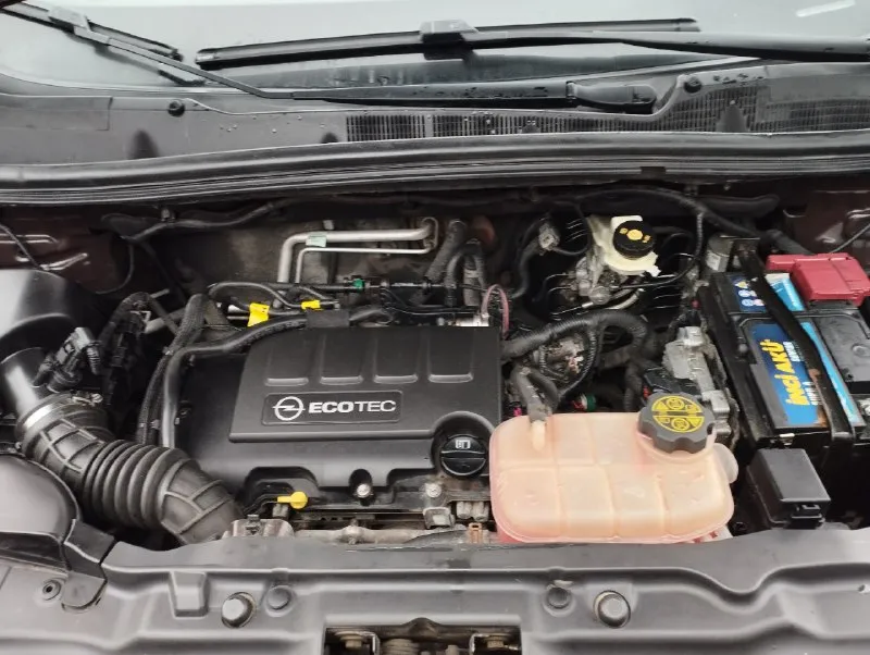 Продается опель мокка 2012 год, собственник. 155000 км.1.4 турбо 4wd мт (140 лс) полный привод внедорожник. надежная 6 ст механика. линзованная би- ксеноновая саморегулирующая оптика. двух- зонный климат контроль. круиз - контроль. подогрев: руля, сидений, зеркал, переднего и заднего стёкол. система курсовой стабилизации. абс, антизанос, гур, эл. стклоподьемники всех дверей, громкая связь. датчики. парковки, света, дождя.2 ключа, сервисные книжки. заводской окрас 💯%. цена 1млн.200 тысяч рублей, или обмен на шевроле ниву. +7(949) 569 35 05 снежное 📞 звоните: +7(949)5693505 - фотография - 6