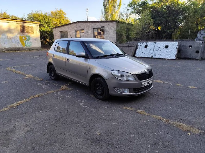 Skoda fabia 2013 1.6 акпп aisin 6ст пробег 181 000 акпп и двигатель в хорошем состоянии, автомат обслужен. ходовая без посторонних звуков. салон не затертый и не прокуренный, ездила девушка. 4 эсп, подогревы передних сидений, кондиционер, эгур. два комплекта резины, два комплекта ключей. продажа от собственника. находится в макеевке( центр) +79493225396 📲 tg: @alexp777 📞 звоните: +7(949)3225396 - фотография - 2