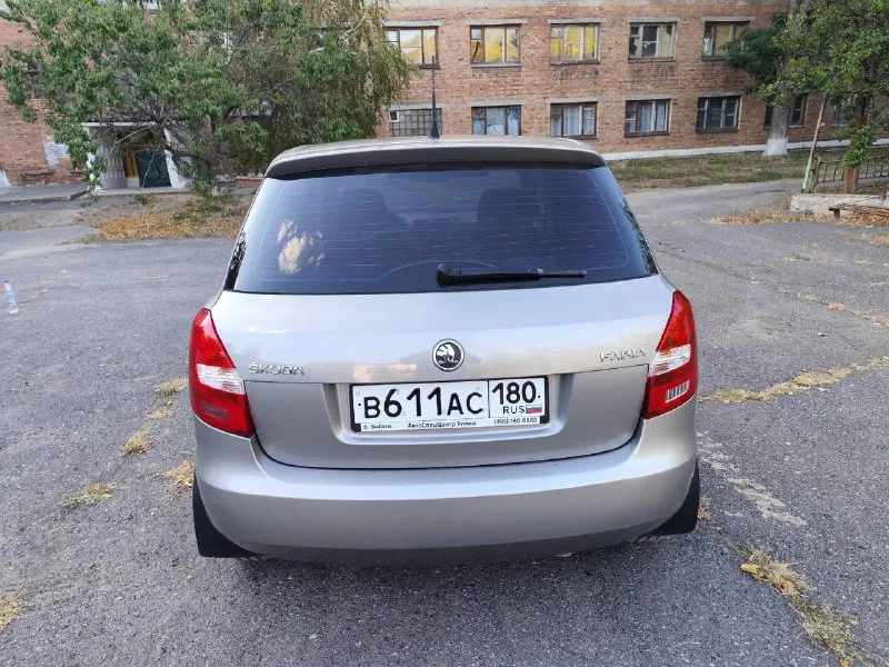 Skoda fabia 2013 1.6 акпп aisin 6ст пробег 181 000 акпп и двигатель в хорошем состоянии, автомат обслужен. ходовая без посторонних звуков. салон не затертый и не прокуренный, ездила девушка. 4 эсп, подогревы передних сидений, кондиционер, эгур. два комплекта резины, два комплекта ключей. продажа от собственника. находится в макеевке( центр) +79493225396 📲 tg: @alexp777 📞 звоните: +7(949)3225396 - фотография - 4