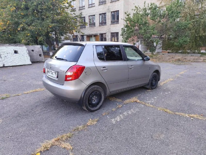 Skoda fabia 2013 1.6 акпп aisin 6ст пробег 181 000 акпп и двигатель в хорошем состоянии, автомат обслужен. ходовая без посторонних звуков. салон не затертый и не прокуренный, ездила девушка. 4 эсп, подогревы передних сидений, кондиционер, эгур. два комплекта резины, два комплекта ключей. продажа от собственника. находится в макеевке( центр) +79493225396 📲 tg: @alexp777 📞 звоните: +7(949)3225396 - фотография - 5