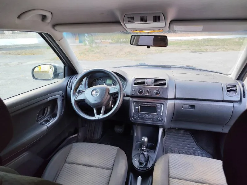 Skoda fabia 2013 1.6 акпп aisin 6ст пробег 181 000 акпп и двигатель в хорошем состоянии, автомат обслужен. ходовая без посторонних звуков. салон не затертый и не прокуренный, ездила девушка. 4 эсп, подогревы передних сидений, кондиционер, эгур. два комплекта резины, два комплекта ключей. продажа от собственника. находится в макеевке( центр) +79493225396 📲 tg: @alexp777 📞 звоните: +7(949)3225396 - фотография - 9