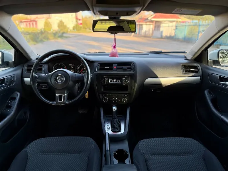 🇩🇪 Volkswagen jetta

💰Цена: 930 000р.
🏢Город: мариуполь
📅Год выпуска: 2013
🧾Пробег: 216 300 км.
⚙️Двигатель: 1.4 122 л. С.
⛽Топливо: бензин
⚙️Кпп: автомат

📞 Телефон:

+7-949-727-41-51
+7-949-551-91-52
+7-989-263-55-56

💾 Описание:оцинкованный кузов.
✅ Оригинальный пробег.
✅ Техническая часть на 5+

✅ Проведено то, заменено масло kixx 5w40 pao, фильтра, свечи, тормозные колодки, щетки дворников.

Двигатель едет шикарно, без расхода масла. Акпп обслужена, работает идеально. Ходовая без посторонних звуков, мягкая.

❄️ Двухзонный климат-контроль (холодит шикарно), подогрев сидений (3 режима), датчик света, датчик дождя, омыватель фар, усилитель руля, abs, 6 подушек безопасности, полный электропакет, два ключа.

Улица шевченко 2️⃣6️⃣9️⃣

🏦 Возможна продажа в кредит по двум документам. - фотография - 8