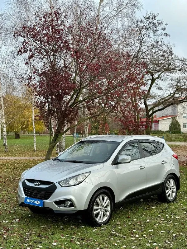 🇰🇵 hyundai ix35 💰цена: 1 240 000р 🏢город: мариуполь 📅год выпуска: 2011 🗒️пробег: 176 683 км. ⚙️двигатель: 2.0 ⛽топливо: бензин ⚙️кпп: автомат 📞 телефон: +7-949-727-41-51 +7-949-551-91-52 +7-989-263-55-56 💾 описание: ✅ отличное состояние, кузов без коррозии, преимущественно в заводской краске. ✅ техническая часть на 5+ ✅ максимальная комплектация: климатконтроль, подогрев всех сидений, магнитола с bluetooth, бортовой компьютер, мультируль, полный электропакет, птф, abs. 🏦 возможна продажа в кредит по двум документам. улица шевченко 269 - фотография - 1