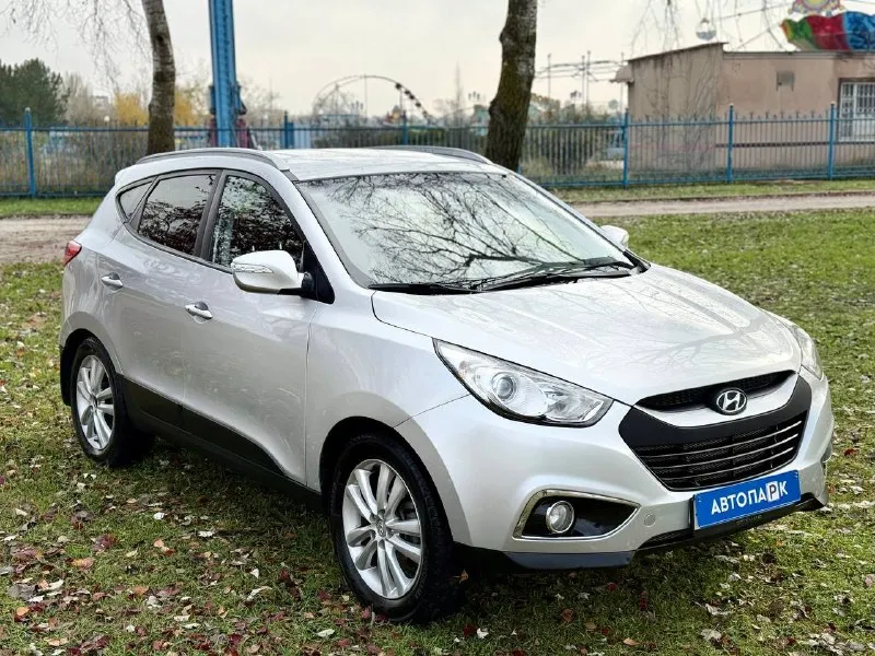 🇰🇵 hyundai ix35 💰цена: 1 240 000р 🏢город: мариуполь 📅год выпуска: 2011 🗒️пробег: 176 683 км. ⚙️двигатель: 2.0 ⛽топливо: бензин ⚙️кпп: автомат 📞 телефон: +7-949-727-41-51 +7-949-551-91-52 +7-989-263-55-56 💾 описание: ✅ отличное состояние, кузов без коррозии, преимущественно в заводской краске. ✅ техническая часть на 5+ ✅ максимальная комплектация: климатконтроль, подогрев всех сидений, магнитола с bluetooth, бортовой компьютер, мультируль, полный электропакет, птф, abs. 🏦 возможна продажа в кредит по двум документам. улица шевченко 269 - фотография - 3