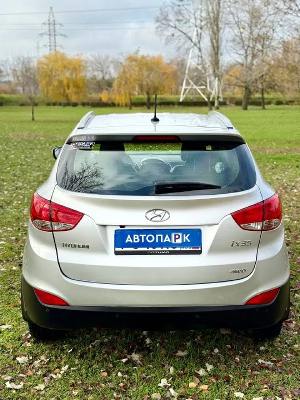 🇰🇵 hyundai ix35 💰цена: 1 240 000р 🏢город: мариуполь 📅год выпуска: 2011 🗒️пробег: 176 683 км. ⚙️двигатель: 2.0 ⛽топливо: бензин ⚙️кпп: автомат 📞 телефон: +7-949-727-41-51 +7-949-551-91-52 +7-989-263-55-56 💾 описание: ✅ отличное состояние, кузов без коррозии, преимущественно в заводской краске. ✅ техническая часть на 5+ ✅ максимальная комплектация: климатконтроль, подогрев всех сидений, магнитола с bluetooth, бортовой компьютер, мультируль, полный электропакет, птф, abs. 🏦 возможна продажа в кредит по двум документам. улица шевченко 269 - фотография - 5