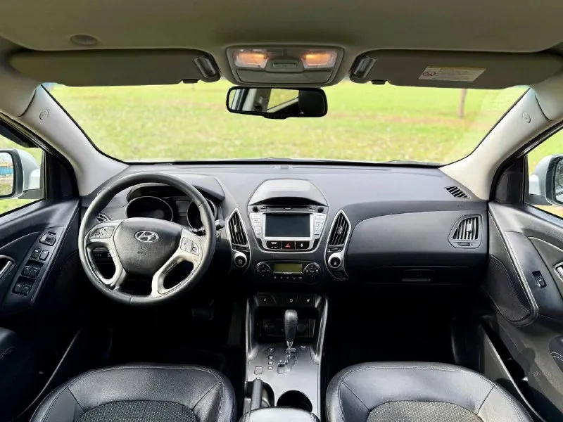 🇰🇵 hyundai ix35 💰цена: 1 240 000р 🏢город: мариуполь 📅год выпуска: 2011 🗒️пробег: 176 683 км. ⚙️двигатель: 2.0 ⛽топливо: бензин ⚙️кпп: автомат 📞 телефон: +7-949-727-41-51 +7-949-551-91-52 +7-989-263-55-56 💾 описание: ✅ отличное состояние, кузов без коррозии, преимущественно в заводской краске. ✅ техническая часть на 5+ ✅ максимальная комплектация: климатконтроль, подогрев всех сидений, магнитола с bluetooth, бортовой компьютер, мультируль, полный электропакет, птф, abs. 🏦 возможна продажа в кредит по двум документам. улица шевченко 269 - фотография - 8