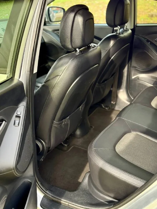 🇰🇵 hyundai ix35 💰цена: 1 240 000р 🏢город: мариуполь 📅год выпуска: 2011 🗒️пробег: 176 683 км. ⚙️двигатель: 2.0 ⛽топливо: бензин ⚙️кпп: автомат 📞 телефон: +7-949-727-41-51 +7-949-551-91-52 +7-989-263-55-56 💾 описание: ✅ отличное состояние, кузов без коррозии, преимущественно в заводской краске. ✅ техническая часть на 5+ ✅ максимальная комплектация: климатконтроль, подогрев всех сидений, магнитола с bluetooth, бортовой компьютер, мультируль, полный электропакет, птф, abs. 🏦 возможна продажа в кредит по двум документам. улица шевченко 269 - фотография - 9