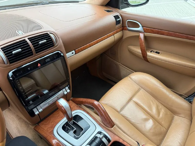Porsche cayenne turbo s конец 2006 года пробег оригинальный 147000км мотор в идеальном состоянии (делали эндоскопию в октябре) по факту 3 хозяина по кузову почти весь в родной краске. резина свежая 8-988-999-39-25 михаил - фотография - 7