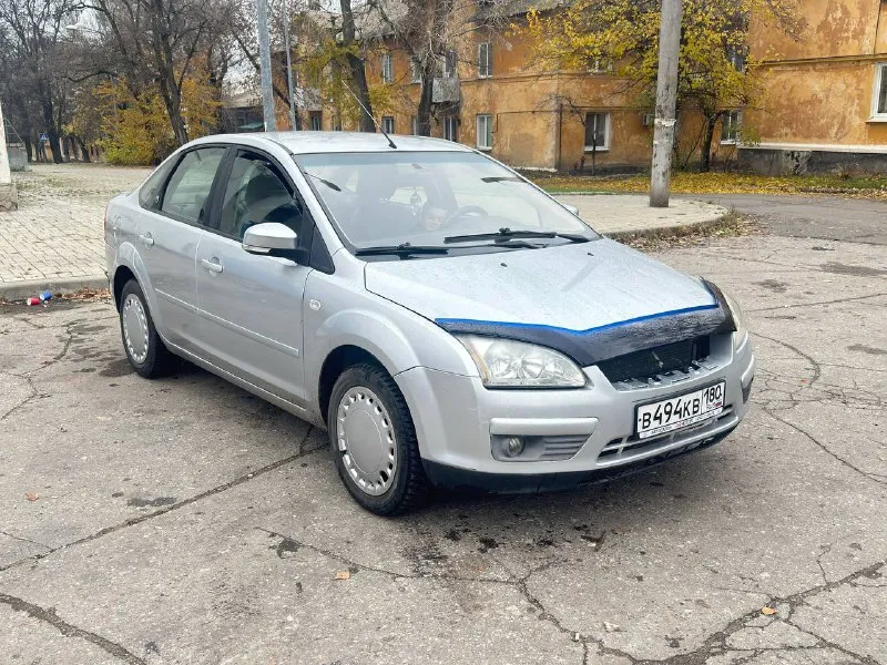 Ford фокус 2006 года в норм рабочем состоянии 1.6 автомат мотор коробка все отлично по документам тоже все норм есть небольшие моменты по кузову цена 330 рос руб +79498008047 📲 tg: николай н а 📞 звоните: +7(949)8008047 - фотография - 2