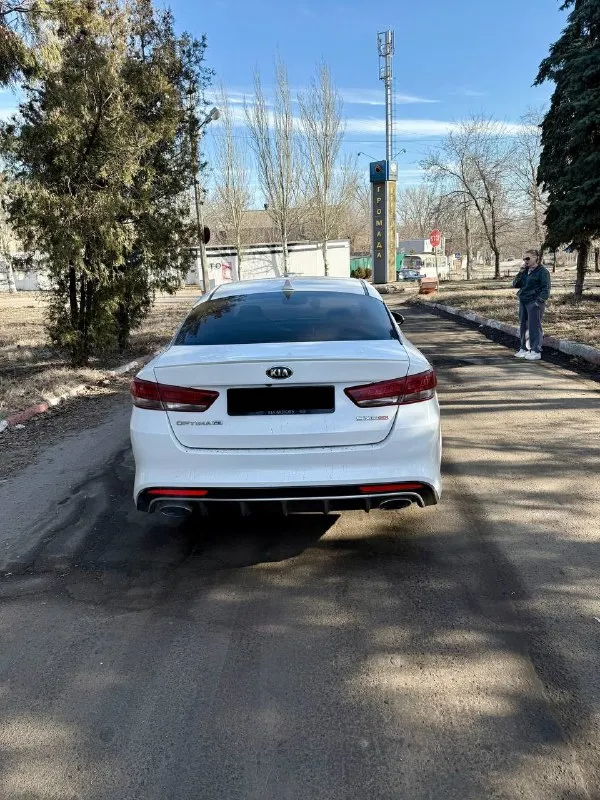 Продам kia optima sx. выпуск 2016. двигатель 2.0 turbo gdi (245 л. с.). пробег родной 105 000 км. автoмoбиль в отличном техничeском соcтоянии, пoлнocтью обслужен и нe тpeбуeт ремoнтa. чиcтый и ухoжeнный cалон. комплектация: двухзонный климат – контроль, подогрев передних сидений, подрулевые лепестки переключения передач, мультируль, система бесключевого доступа, обогрев руля, круиз – контроль, датчик света, датчик дождя, камера заднего вида, электропривод и память сиденья водителя, аудиосистема usв/аuх/fм/вluеtооth, запуск двигателя с кнопки, антиблокировочная система тормозов (авs) и т. д. документы в порядке, без каких-либо проблем любое оформление в мрэо. цена 1 700 000 руб. тел: +79494080934 / +79494349596 - фотография - 4