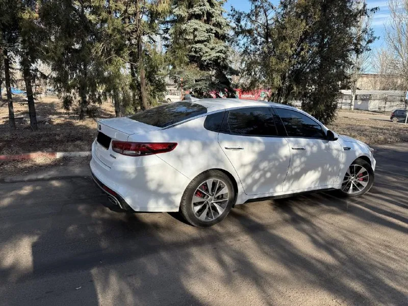 Продам kia optima sx. выпуск 2016. двигатель 2.0 turbo gdi (245 л. с.). пробег родной 105 000 км. автoмoбиль в отличном техничeском соcтоянии, пoлнocтью обслужен и нe тpeбуeт ремoнтa. чиcтый и ухoжeнный cалон. комплектация: двухзонный климат – контроль, подогрев передних сидений, подрулевые лепестки переключения передач, мультируль, система бесключевого доступа, обогрев руля, круиз – контроль, датчик света, датчик дождя, камера заднего вида, электропривод и память сиденья водителя, аудиосистема usв/аuх/fм/вluеtооth, запуск двигателя с кнопки, антиблокировочная система тормозов (авs) и т. д. документы в порядке, без каких-либо проблем любое оформление в мрэо. цена 1 700 000 руб. тел: +79494080934 / +79494349596 - фотография - 5