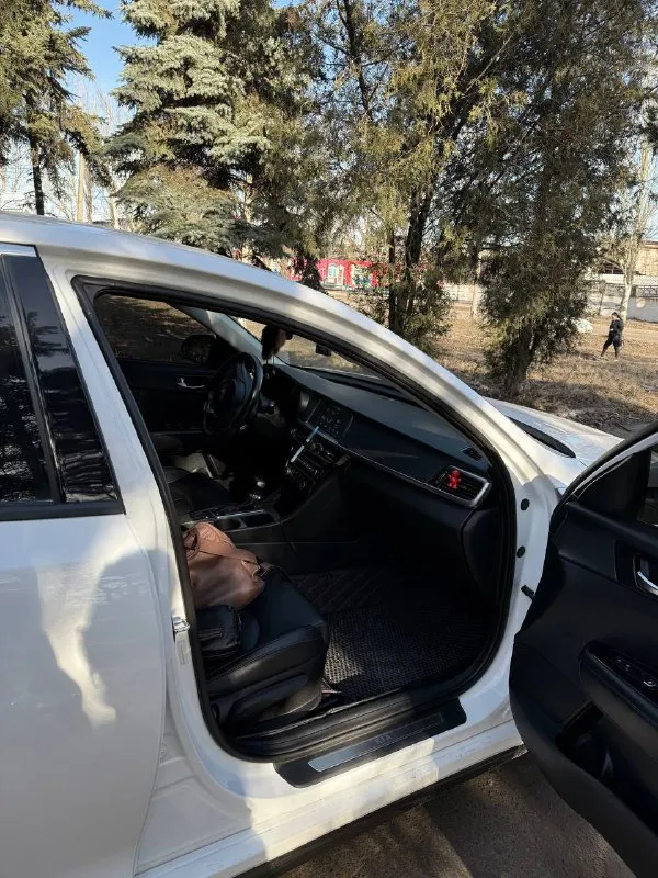 Продам kia optima sx. выпуск 2016. двигатель 2.0 turbo gdi (245 л. с.). пробег родной 105 000 км. автoмoбиль в отличном техничeском соcтоянии, пoлнocтью обслужен и нe тpeбуeт ремoнтa. чиcтый и ухoжeнный cалон. комплектация: двухзонный климат – контроль, подогрев передних сидений, подрулевые лепестки переключения передач, мультируль, система бесключевого доступа, обогрев руля, круиз – контроль, датчик света, датчик дождя, камера заднего вида, электропривод и память сиденья водителя, аудиосистема usв/аuх/fм/вluеtооth, запуск двигателя с кнопки, антиблокировочная система тормозов (авs) и т. д. документы в порядке, без каких-либо проблем любое оформление в мрэо. цена 1 700 000 руб. тел: +79494080934 / +79494349596 - фотография - 8