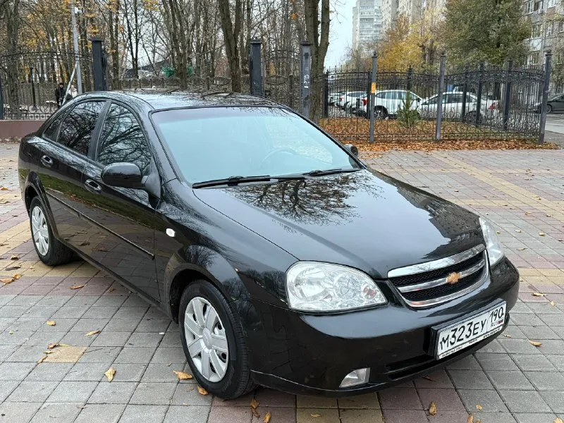 Автомобиль chevrolet lacetti седан год 2008 пробег 168 тысяч обьем 1.6 коробка автомат. цена 595 тыс. руб контакты 89614045884 звонки и писать можно на телеграмм и вотсапп. продаю chevrolet лачетти в отличном состояние без дтп в родном окрасе кроме ( двух элементов, вторичный окрас ) пробег родной подтверждается автотекой. двигатель работает отлично масло не жрет, коробка без пинков без толчков переключает все скорости плавно. 📞 звоните: +7(961)4045884 - фотография - 2