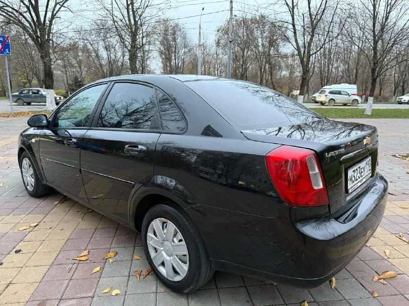 Автомобиль chevrolet lacetti седан год 2008 пробег 168 тысяч обьем 1.6 коробка автомат. цена 595 тыс. руб контакты 89614045884 звонки и писать можно на телеграмм и вотсапп. продаю chevrolet лачетти в отличном состояние без дтп в родном окрасе кроме ( двух элементов, вторичный окрас ) пробег родной подтверждается автотекой. двигатель работает отлично масло не жрет, коробка без пинков без толчков переключает все скорости плавно. 📞 звоните: +7(961)4045884 - фотография - 5
