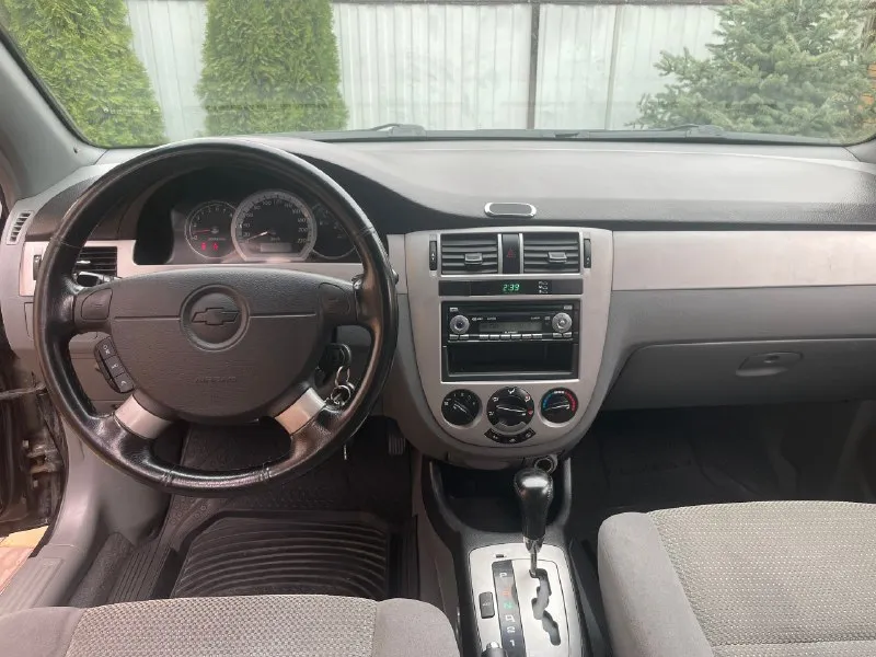 Автомобиль chevrolet lacetti седан год 2008 пробег 168 тысяч обьем 1.6 коробка автомат. цена 595 тыс. руб контакты 89614045884 звонки и писать можно на телеграмм и вотсапп. продаю chevrolet лачетти в отличном состояние без дтп в родном окрасе кроме ( двух элементов, вторичный окрас ) пробег родной подтверждается автотекой. двигатель работает отлично масло не жрет, коробка без пинков без толчков переключает все скорости плавно. 📞 звоните: +7(961)4045884 - фотография - 8