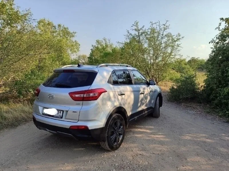 Продается hyundai creta 2017 г. в. ⚙️ - двигатель 2.0 (масло не расходует) - (работает четко, без пинков, пробуксовок) - полный привод 🛞 - бесключевой доступ, кнопка start/stop - климат-контроль - обогрев: передних и задних сидений, руля, лобового стекла - дхо, автосвет, адаптивный свет, линзованная оптика - кожаный салон - сигнализация с автозапуском - датчики давления в шинах - парктроники - задняя камера - система помощи при спуске ✅состояние автомобиля: - без дтп, без подкрасов - полное то, полностью обслужена - чистый, аккуратный, кожаный салон, все работает все включается. ‼️смотреть в г. алчевск ‼️ 💰цена 1.800т. р 📞+79590108078 📞 звоните: +7(959)0108078 - фотография - 3