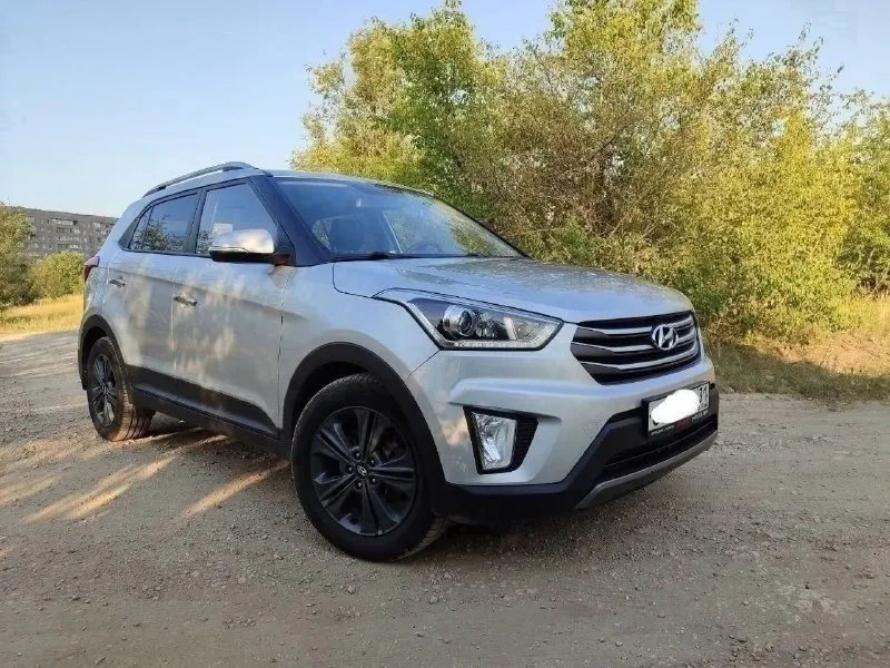 Продается hyundai creta 2017 г. в. ⚙️ - двигатель 2.0 (масло не расходует) - (работает четко, без пинков, пробуксовок) - полный привод 🛞 - бесключевой доступ, кнопка start/stop - климат-контроль - обогрев: передних и задних сидений, руля, лобового стекла - дхо, автосвет, адаптивный свет, линзованная оптика - кожаный салон - сигнализация с автозапуском - датчики давления в шинах - парктроники - задняя камера - система помощи при спуске ✅состояние автомобиля: - без дтп, без подкрасов - полное то, полностью обслужена - чистый, аккуратный, кожаный салон, все работает все включается. ‼️смотреть в г. алчевск ‼️ 💰цена 1.800т. р 📞+79590108078 📞 звоните: +7(959)0108078 - фотография - 7