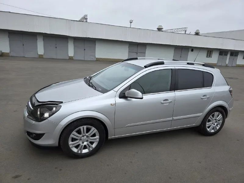В продаже opel astra h 2008 года выпуска 1.6л - бензин - 5 ступеней кузов - хэтчбек 5 дверей автомобиль полностью в родном окрасе, в дтп не участвовал. полностью обслужен, кузов, мотор, коробка, ходовая, салон в идеальном состоянии документы в порядке, любой вид переоформления. два комлекта резины сборка германия цена: 720 000₽ +79591008180 +79591906101 📞 звоните: +7(959)1008180 - фотография - 2