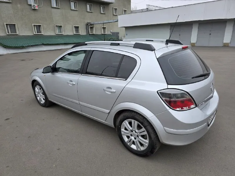 В продаже opel astra h 2008 года выпуска 1.6л - бензин - 5 ступеней кузов - хэтчбек 5 дверей автомобиль полностью в родном окрасе, в дтп не участвовал. полностью обслужен, кузов, мотор, коробка, ходовая, салон в идеальном состоянии документы в порядке, любой вид переоформления. два комлекта резины сборка германия цена: 720 000₽ +79591008180 +79591906101 📞 звоните: +7(959)1008180 - фотография - 3