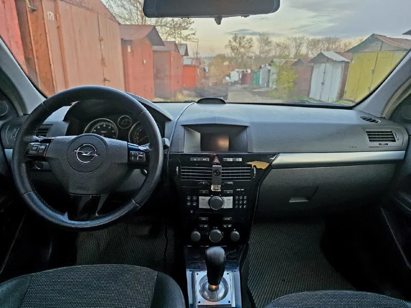 В продаже opel astra h 2008 года выпуска 1.6л - бензин - 5 ступеней кузов - хэтчбек 5 дверей автомобиль полностью в родном окрасе, в дтп не участвовал. полностью обслужен, кузов, мотор, коробка, ходовая, салон в идеальном состоянии документы в порядке, любой вид переоформления. два комлекта резины сборка германия цена: 720 000₽ +79591008180 +79591906101 📞 звоните: +7(959)1008180 - фотография - 7