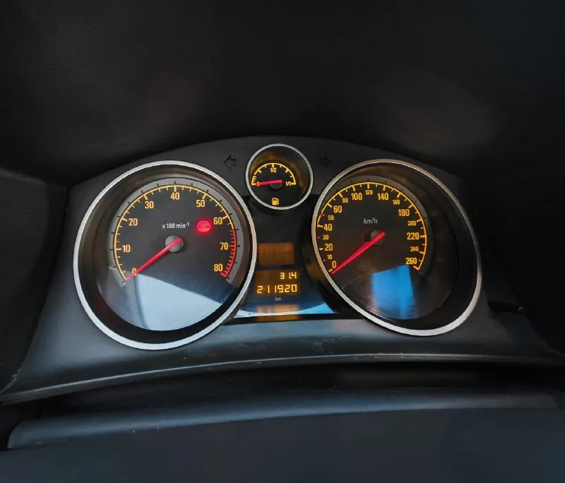 В продаже opel astra h 2008 года выпуска 1.6л - бензин - 5 ступеней кузов - хэтчбек 5 дверей автомобиль полностью в родном окрасе, в дтп не участвовал. полностью обслужен, кузов, мотор, коробка, ходовая, салон в идеальном состоянии документы в порядке, любой вид переоформления. два комлекта резины сборка германия цена: 720 000₽ +79591008180 +79591906101 📞 звоните: +7(959)1008180 - фотография - 8