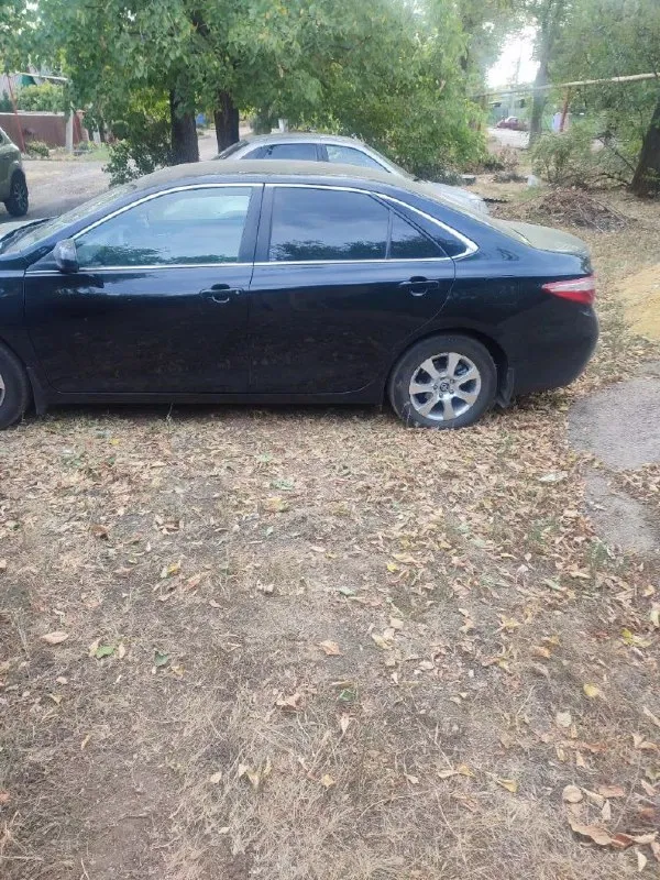 Продам тоета камри в 55 кузове 2017 года с пробегом 214 тысяч в идеальном состоянии что по кузову что по двигателю коробка работает отлично резина в хорошем состоянии и отдам комплект зимней резины цена данного автомобиля 1.7 торг звоните все расскажу по машинке+79493137845 📞 звоните: +7(949)3137845 - фотография - 6