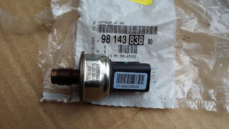 Форд. пежо. ситроен. продам регулятор давления топлива-10 т. р. и датчик давления топлива -8 т. р. на топливный насос высокого давления ( т. н. в. д. ) дизель. вместе отдам за 15 т. р. +7949 431 91 46. 📞 звоните: +7(949)4319146 - фотография - 2