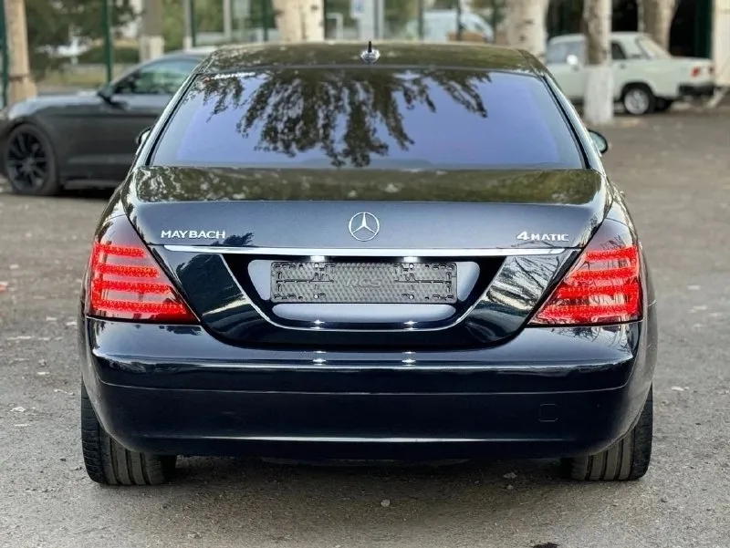 Продам mercedes benz s- класс 221 long 5.5 сделаный под maybach. машина полностью в идеальном состоянии, обслуженная. машина очень комфортная и резвая. есть массаж сидений доводчики дверей, вентиляция и подогрев всех сидений. авто на уникальных кованых дисках. автомобиль прошит сейчас 400+ л. с. полностью обновленная оптика, с би лед линзами. по документам кристально чисто. цена: 2🍋 все вопросы по телефону или в лс +79592144444 📞 звоните: +7(959)2144444 - фотография - 5