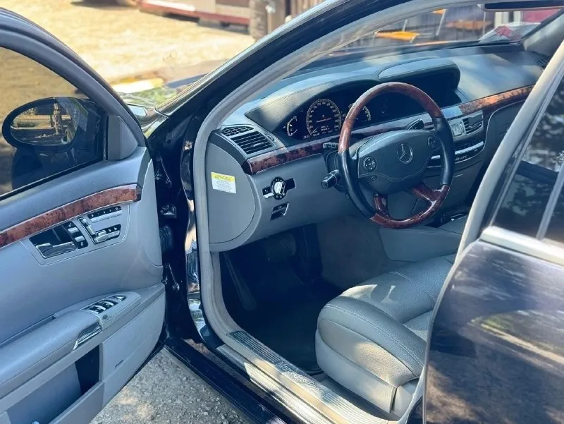 Продам mercedes benz s- класс 221 long 5.5 сделаный под maybach. машина полностью в идеальном состоянии, обслуженная. машина очень комфортная и резвая. есть массаж сидений доводчики дверей, вентиляция и подогрев всех сидений. авто на уникальных кованых дисках. автомобиль прошит сейчас 400+ л. с. полностью обновленная оптика, с би лед линзами. по документам кристально чисто. цена: 2🍋 все вопросы по телефону или в лс +79592144444 📞 звоните: +7(959)2144444 - фотография - 7