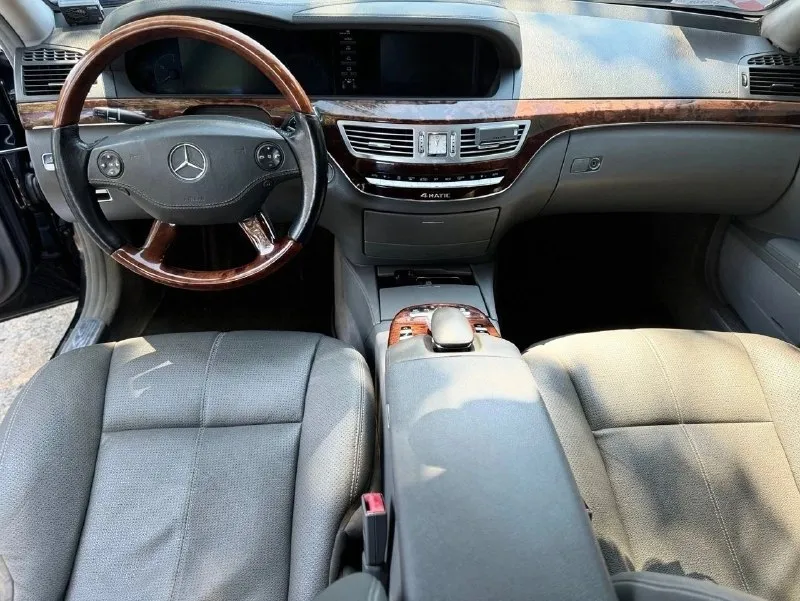 Продам mercedes benz s- класс 221 long 5.5 сделаный под maybach. машина полностью в идеальном состоянии, обслуженная. машина очень комфортная и резвая. есть массаж сидений доводчики дверей, вентиляция и подогрев всех сидений. авто на уникальных кованых дисках. автомобиль прошит сейчас 400+ л. с. полностью обновленная оптика, с би лед линзами. по документам кристально чисто. цена: 2🍋 все вопросы по телефону или в лс +79592144444 📞 звоните: +7(959)2144444 - фотография - 9