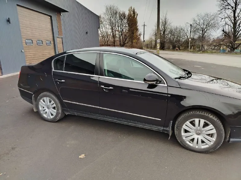 🚗 продам автомобиль wv фольксваген пассат!!! ▶️ год выпуска: 2008г. в. ▶️ объём двигателя: 1.8 акпп!!!! ℹ️ описание: ✅ автомобиль хорошем состоянии. ✅ двигатель, кпп на отлично, ходовая после ремонта. отрабатывает на 100 % ✅ хороший пацанский черный цвет после полировки ✅ салон чистый, ухоженный. в максимальной комплектации (нет люка ) дно, пороги, как новые!!! предоставляю видео обзор автомобиля по требованию! 🏛 юридически автомобиль чист, никаких штрафов и запретов! 💰 цена: 750.000 рублей!!! 🏢 осмотр: г. амвросиевка. по договору могу приехать к вам. ☎ телефон для связи: +79493391770 +79493843262 звоните, пишите!!!телефон работает всегда. ..!!!! на номере телеграмм, вацап - фотография - 4