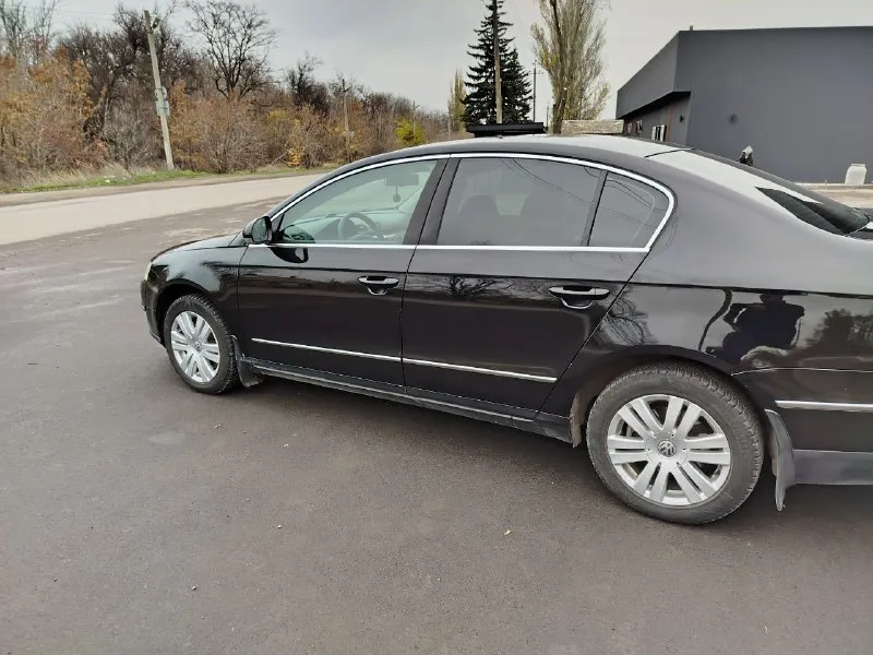 🚗 продам автомобиль wv фольксваген пассат!!! ▶️ год выпуска: 2008г. в. ▶️ объём двигателя: 1.8 акпп!!!! ℹ️ описание: ✅ автомобиль хорошем состоянии. ✅ двигатель, кпп на отлично, ходовая после ремонта. отрабатывает на 100 % ✅ хороший пацанский черный цвет после полировки ✅ салон чистый, ухоженный. в максимальной комплектации (нет люка ) дно, пороги, как новые!!! предоставляю видео обзор автомобиля по требованию! 🏛 юридически автомобиль чист, никаких штрафов и запретов! 💰 цена: 750.000 рублей!!! 🏢 осмотр: г. амвросиевка. по договору могу приехать к вам. ☎ телефон для связи: +79493391770 +79493843262 звоните, пишите!!!телефон работает всегда. ..!!!! на номере телеграмм, вацап - фотография - 5