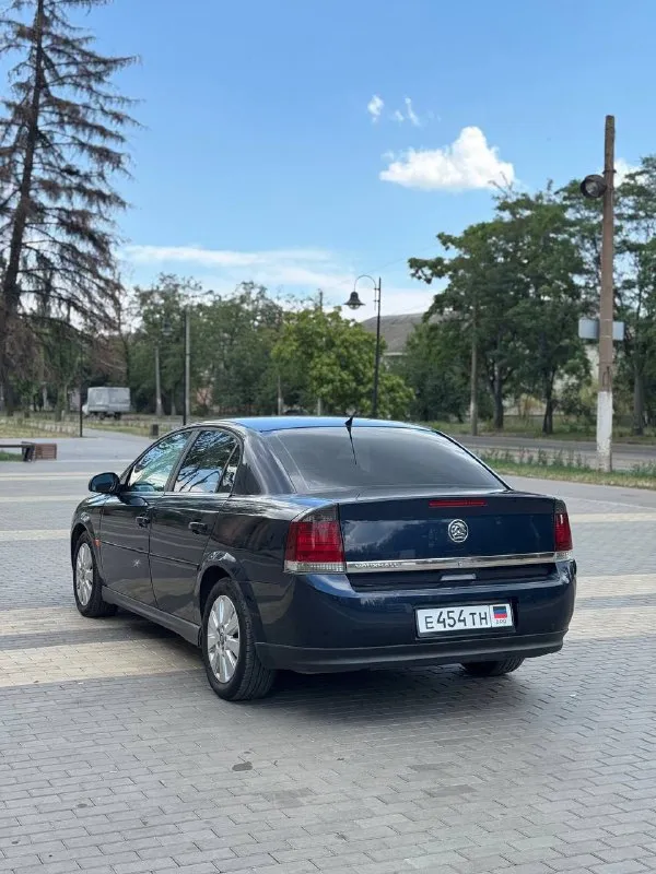 Продам opel vectra c продажа от собственника!!! год выпуска- 2002 года объем двигателя-1.8!!(крепкий мотор) пробег -220.000 тыс км коробка передач-5-ти ступенчатая машина в хорошем техническом состоянии! автомобиль без единого рыжика по кузову. вообщем, пригонял для себя в 2021 году из германии!!!( есть все сервисные книжки) ну путайте с россиянкой ))) все стекла заводские. комплектация: -4 стеклоподъемника -круиз контроль -кондиционер( заправлен, дует на 5/5) -10 подушек безопасности за машиной следил, замена ремня грм, помпы 10т. км. назад, полностью обслужена по ходовой, новые тормозные диски и колодки установлен газ евро-4! стоит новая летняя резина, покупал в 2025 году. в подарок отдам зимнюю резину с дисками машина еще стоит на dpr учете, при переоформлении вы будете первым владельцем в птс! могу поприсутствовать с вами в мрэо! цена-520.000 руб ( торг) все дополнительные вопросы по телефону: +7 (949) 333-10-75 - фотография - 2