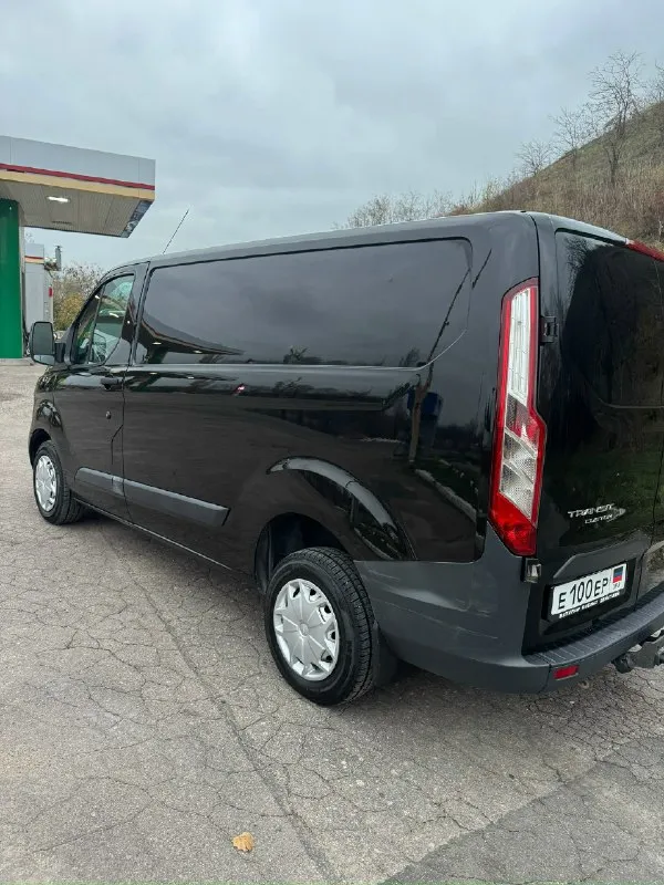 Продам ford транзит(кастом)2013 года выпуска! объём двигателя 2.2 130л. с состояние хорошее, полностью обслужен, на данный момент вложений не требует, абсолютно никаких!я собственник автомобиля, был пригнан с грузии в 2021году с минимальными повреждениями, крашен только капот, все стёкла родные, два ключа, сервисные книжки!два комплекта шин с дисками, резина летняя новая, диски тоже новые в коробке!если нужен обзор фургона, сброшу в личку! грузовой фургон, категория «в» пробег 198.000км wf0yxxttgydu63692 цена 2.250.000₽ телефон для связи +79493538377 📞 звоните: +7(949)3538377 - фотография - 3