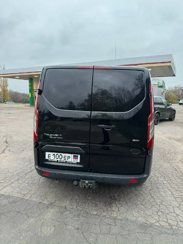 Продам ford транзит(кастом)2013 года выпуска! объём двигателя 2.2 130л. с состояние хорошее, полностью обслужен, на данный момент вложений не требует, абсолютно никаких!я собственник автомобиля, был пригнан с грузии в 2021году с минимальными повреждениями, крашен только капот, все стёкла родные, два ключа, сервисные книжки!два комплекта шин с дисками, резина летняя новая, диски тоже новые в коробке!если нужен обзор фургона, сброшу в личку! грузовой фургон, категория «в» пробег 198.000км wf0yxxttgydu63692 цена 2.250.000₽ телефон для связи +79493538377 📞 звоните: +7(949)3538377 - фотография - 4