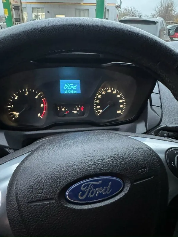 Продам ford транзит(кастом)2013 года выпуска! объём двигателя 2.2 130л. с состояние хорошее, полностью обслужен, на данный момент вложений не требует, абсолютно никаких!я собственник автомобиля, был пригнан с грузии в 2021году с минимальными повреждениями, крашен только капот, все стёкла родные, два ключа, сервисные книжки!два комплекта шин с дисками, резина летняя новая, диски тоже новые в коробке!если нужен обзор фургона, сброшу в личку! грузовой фургон, категория «в» пробег 198.000км wf0yxxttgydu63692 цена 2.250.000₽ телефон для связи +79493538377 📞 звоните: +7(949)3538377 - фотография - 6
