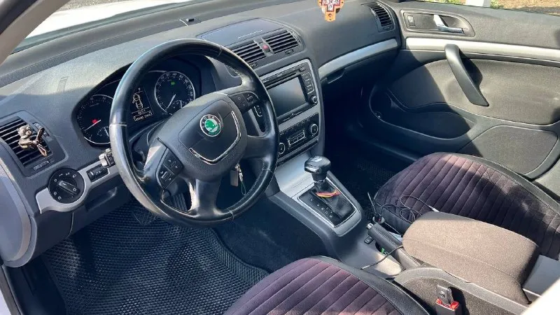 Skoda octavia a 5 2012 года выпуска без единого подкраса, без дтп! 1,8 tsi ( без масложора) коробка автомат (aisin). установлено дополнительное охлаждение ! пробег 146 тысяч км оригинал !!! птс оригинал ( 3 хозяина ) 2 ключа, 2 комплекта колёс на дисках! 2 ключа ! датчик света, дождя, круиз, мультируль, музыка bolero! установлена дорогая сигнализация с gsm модулем, автозапуск! замена масла каждые 5 тыс км лью только bardahl! последнее то ( полная замена масла в коробке, масло двс, все фильтра в круг, опорные подшипники, свечи, антифриз). повторюсь машина полностью обслужена и не требует никаких вложений !!! осмотр г. макеевка цена 1 млн 500 тысяч +7949-322-97-79 p. s. кому дорого, не тратьте ни свое ни мое время !!! 📞 звоните: +7(949)3229779 - фотография - 7