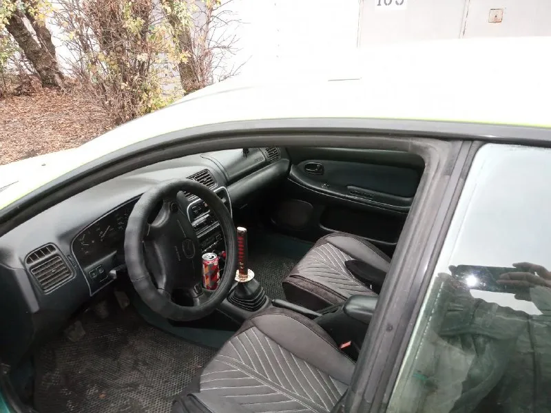 Продам mazda 323 fba 1998 года. двигатель 1,5 коробка механическая, технически машина полностью обслужена, конечно есть жизненные моменты т. к. машина не новая. едет достойнее любых жигулей и привлекает внимание. машиной владею не первый год, по документам я хозяин, любое переоформление. звоните расскажу подробнее, за машину знаю всё. цена 300000 рублей, торг уместен. звоните в любое время. денис +7(949)399-20-24 📞 звоните: +7(949)3992024 - фотография - 5