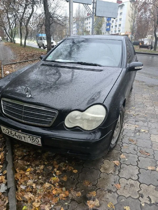 Mercedes ben's 2003 года, сборка немецкая(один хозяин в россии). авто на ходу каждый день. 2.2 турбо , расход топлива 6-7 л. по городу. были поменяны передние амортизаторы, стойки амортизаторов, пружины. форсунки новые, свечи, поменялось масло (менять еще рано). вместо штатного радио поставлен сенсорный планшет. ошибкa srs(подушки безопасности). салон чистый, непрокуренный. по мотору и вопросов нет. имеется комплект зимней хорошей резины. интересующие вопросы по телефону: +79494860791. донецк, цена 650000 рублей, торг у капота. 📞 звоните: +7(949)4860791 - фотография - 2