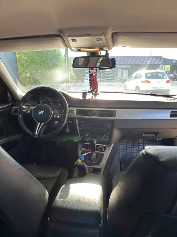 В продаже bmw 320 в кузове e90. коробка автомат, работает без пинков. двигатель контакт, документы в порядке. по кузову есть несколько притертостей. салон кожа, двухзонный климат контроль, полный электропакет. передняя оптика заменена, работает на отлично. есть моменты, куда нужно приложить руки( детали уже в наличии, в комплекте с машиной) на езду не влияет. не в кредите, не в залоге. цена-850 000. для информации звонить +7949-497-03-77(телеграмм на этом номере) 📲 tg: георгий русский 📞 звоните: +7(949)4970377 - фотография - 10