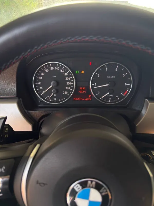 В продаже bmw 320 в кузове e90. коробка автомат, работает без пинков. двигатель контакт, документы в порядке. по кузову есть несколько притертостей. салон кожа, двухзонный климат контроль, полный электропакет. передняя оптика заменена, работает на отлично. есть моменты, куда нужно приложить руки( детали уже в наличии, в комплекте с машиной) на езду не влияет. не в кредите, не в залоге. цена-850 000. для информации звонить +7949-497-03-77(телеграмм на этом номере) 📲 tg: георгий русский 📞 звоните: +7(949)4970377 - фотография - 8