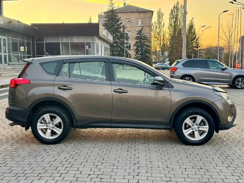 Срочно цена на 2 дня toyota rav4 2013 год двигатель 2.0 бензин коробка автомат пробег 155 тыс. км автомобиль в отличном состоянии, весь обслужен вложения абсолютно не какого не требует! кузов в отличном состоянии без жучков рыжиков и тому подобного ! двигатель, коробка, ходовая на 5+ с документами полный порядок, переоформление в мрэо осмотр г. донецк цена 1.575 тыс. ₽ звоните остальное по +79494006791 телеграмм на этом же номере 📲 tg: r. b 📞 звоните: +7(949)4006791 - фотография - 5