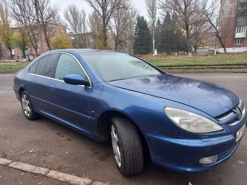 Продам peugeot 607.автомобиль в максимальной комплектации!2001год выпуска,2.2hdi, полный эл. пакет, титановые диски r17,на хорошей резине!авто хозяйский, так что отвечу на любые вопросы!цена 320000,хороший торг! енакиево 79493547087 📞 звоните: +7(949)3547087 - фотография - 3