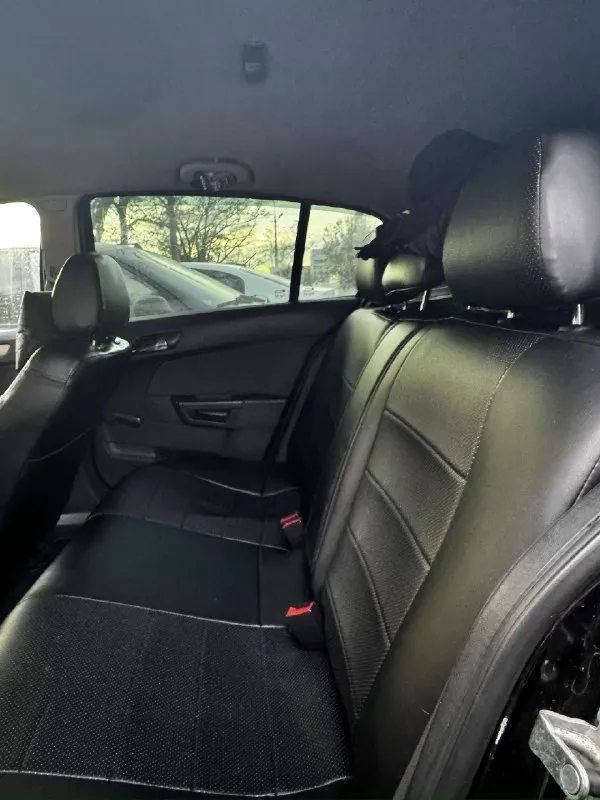 Opel astra / opel астра 1.6 на механике. двигатель работает тихо, без посторонних шумов, не дымит, масло не кушает. коробка переключает замечательно. отличный белый свет. новая андроид магнитола. стоит неплохая музыка. хороший регистратор, камера заднего вида. сигнализация, 2-стеклоподъемника. климат контроль. датчик света, мультируль. стекла все родные включая лобовое! автотека зеленая без дтп! в такси, каршеринге и т. д. не использовалась. любые проверки, за машину не стыдно! 2 ключа делать ничего не нужно. я собственник по дкп. без штрафов и ограничений. если вы с далека:то могу снять для вас видео обзор машины цена:480000₽ (торг) возможен обмен машину можно посмотреть: енакиево писать в лс либо звонить 79493292749 📞 звоните: +7(949)3292749 - фотография - 3