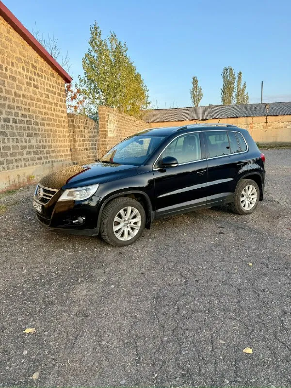 🚗 Volkswagen тигуан полный привод ✅ год: 2009 💰цена: 950.000 руб ✅ тип акпп: автомат ✅ пробег: 163.000 ☑️ объем: 2.0 ( 170л. С ) турбированный бензин комплектация: ✳️ 2 - зонный климат контроль сигнализация 🔊 мультимедиа aux 8- подушки безопасности датчик температуры за бортом бортовой компьютер датчик дождя датчик света задний парктроник электро регулировка водительского сиденья подогрев передних сидений (3-х режимный) подогрев боковых зеркал противотуманные фонари электро регулирования зеркал 4- стекло подъемника два комплекта ключей. Автомобиль полностью обслужен, и вложений не требует автомобиль юридичeски чист. Готов к любым проверкам ‼️ ‼️ ‼️ салон кожа в идеальном состоянии что подтверждается на фото ‼️ на все вопросы готов ответить по телефону. Я собственник‼️ владею больше 1.5 лет торг у капота. Могу прислать видео обзор автомобиля по запросу. Звоните: +79493354617
📞 Звоните: +7(949)3354617 - фотография - 3