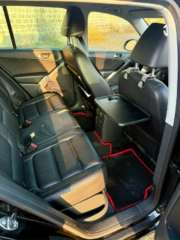 🚗 Volkswagen тигуан полный привод ✅ год: 2009 💰цена: 950.000 руб ✅ тип акпп: автомат ✅ пробег: 163.000 ☑️ объем: 2.0 ( 170л. С ) турбированный бензин комплектация: ✳️ 2 - зонный климат контроль сигнализация 🔊 мультимедиа aux 8- подушки безопасности датчик температуры за бортом бортовой компьютер датчик дождя датчик света задний парктроник электро регулировка водительского сиденья подогрев передних сидений (3-х режимный) подогрев боковых зеркал противотуманные фонари электро регулирования зеркал 4- стекло подъемника два комплекта ключей. Автомобиль полностью обслужен, и вложений не требует автомобиль юридичeски чист. Готов к любым проверкам ‼️ ‼️ ‼️ салон кожа в идеальном состоянии что подтверждается на фото ‼️ на все вопросы готов ответить по телефону. Я собственник‼️ владею больше 1.5 лет торг у капота. Могу прислать видео обзор автомобиля по запросу. Звоните: +79493354617
📞 Звоните: +7(949)3354617 - фотография - 7