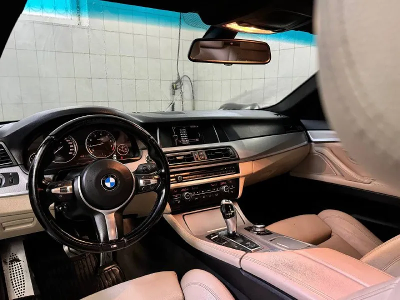 В продаже bmw 528i рестайлинг 2014 года выпуска 2.0 т бензин, 245 л. с., работает отлично, не троит не дымит. коробка переключает без проблем. не пинает и не буксует. ходовая также вся обслужена. жирная комплектация: полный электропакет, черный потолок, датчики дождя и света, м-пакет. по документам полный порядок, любой вид переоформления. осмотр донецк возможен обмен и продажа в кредит. цена 1.695.000 ₽, возможен торг у авто. ☎️ +79493749582 📞 звоните: +7(949)3749582 - фотография - 7